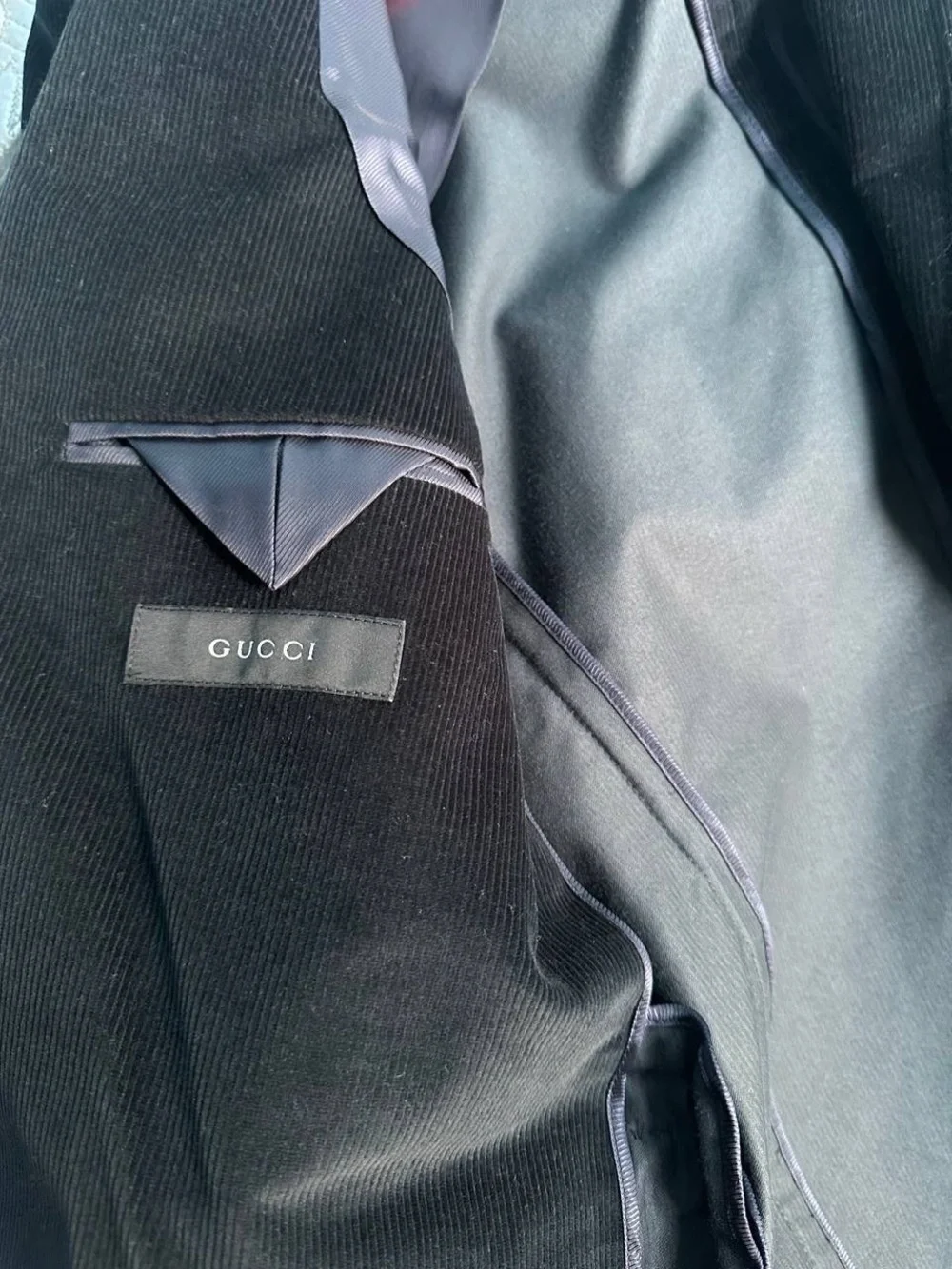 Gucci Single-Breasted Velvet Blazer in Navy Blue Cotton